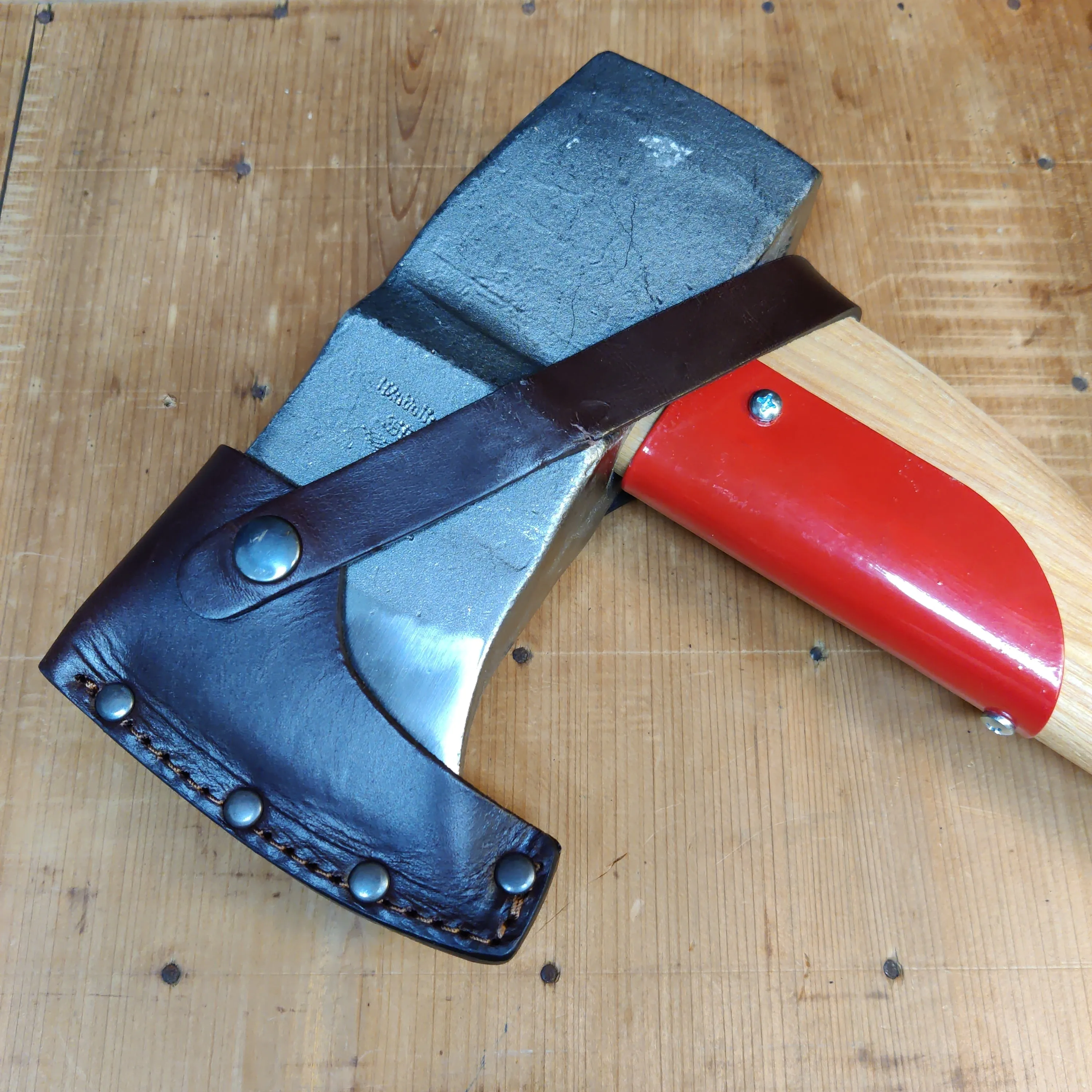 Adler Super Splitter in Red   Black with Sheath